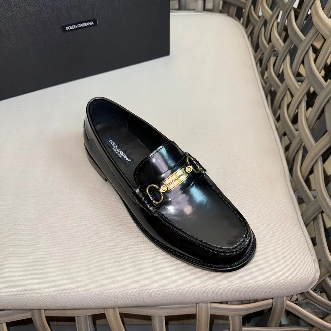 💰¥960 D&G cowhide moccasin loafers for men｜Embellished with DG hardware nameplate｜Made of imported calfskin｜Retro and shiny texture complement each other｜Release charming tones to outline a confident posture｜Imported calfskin + cowhide lining + Italian leather outsole Size: 39-44 (38.45 custom-made)